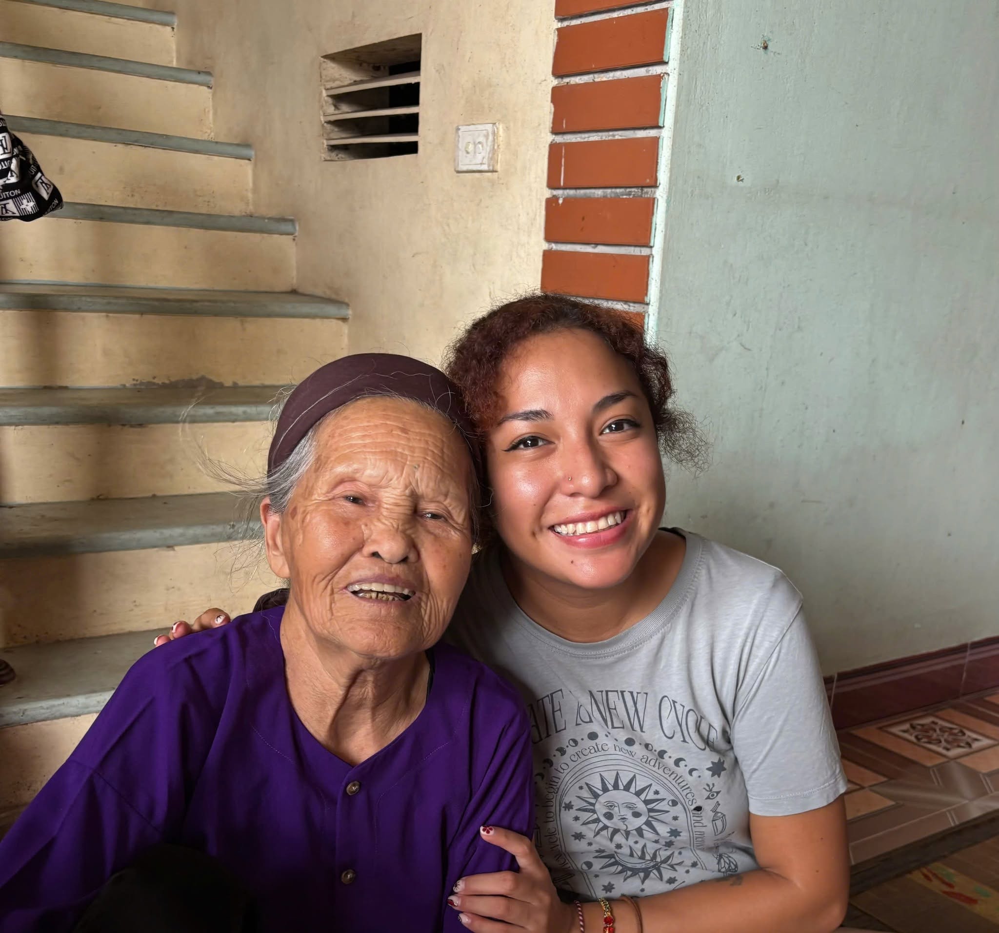 một người bạn và bà