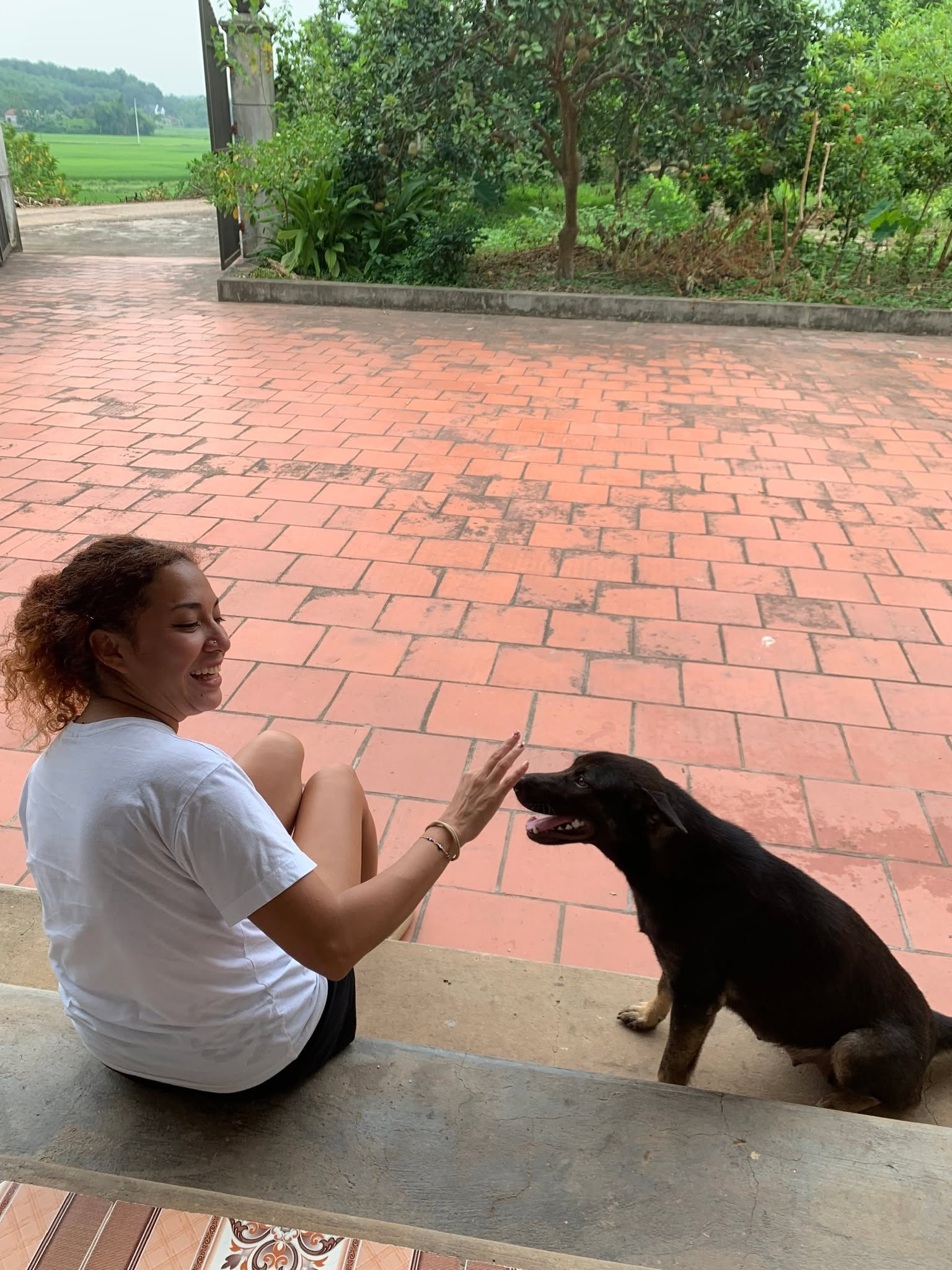 Chị Ivonne và chú cún nhà mình