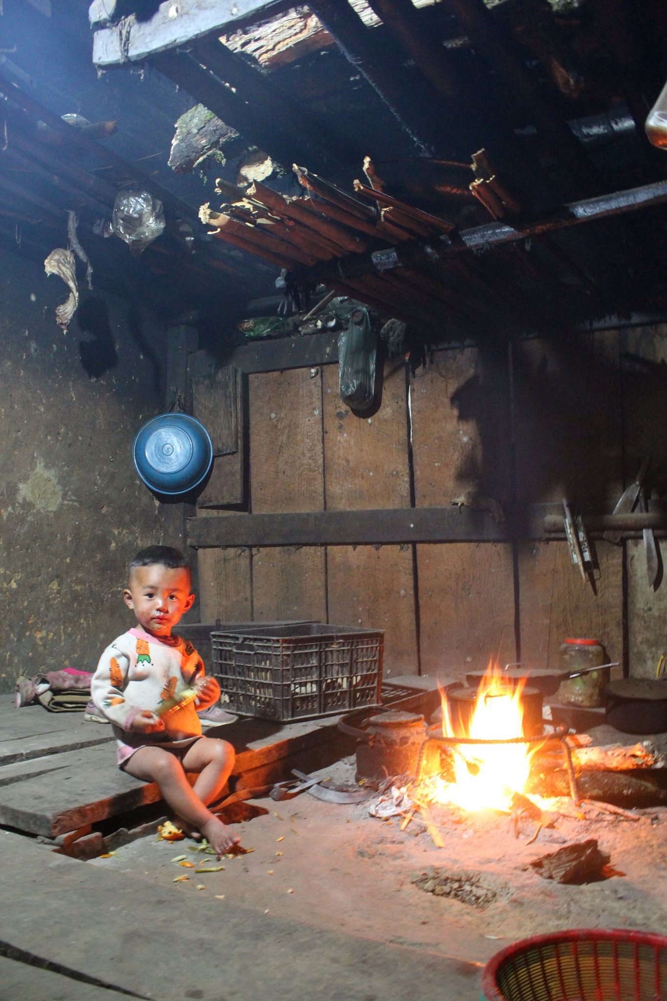 Đây là cậu bé Tra Huy hay khóc nhè